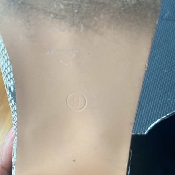 Snake Print Cut Out Ankle Bootie Size 9 - Picture 11 of 11